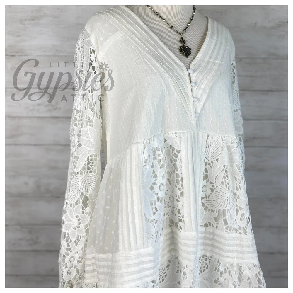 POL Romance in Lovely Lace Dress - Picture 2 of 12